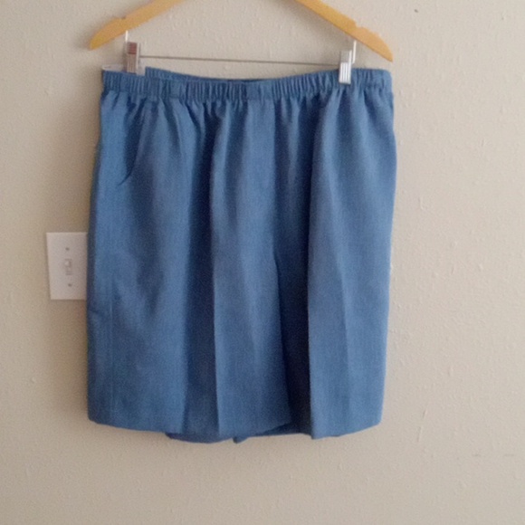 Nwt Relaxed Fit High Waist Denim Shorts - Picture 2 of 5